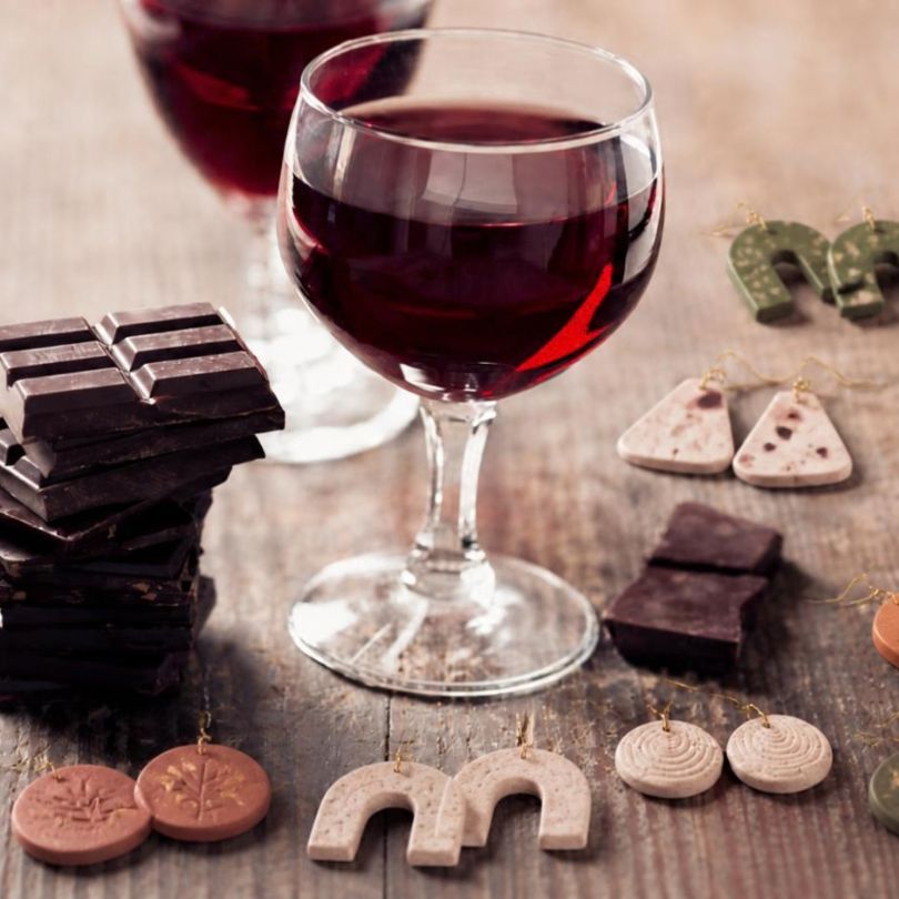 Joyería, Vino, y Chocolate